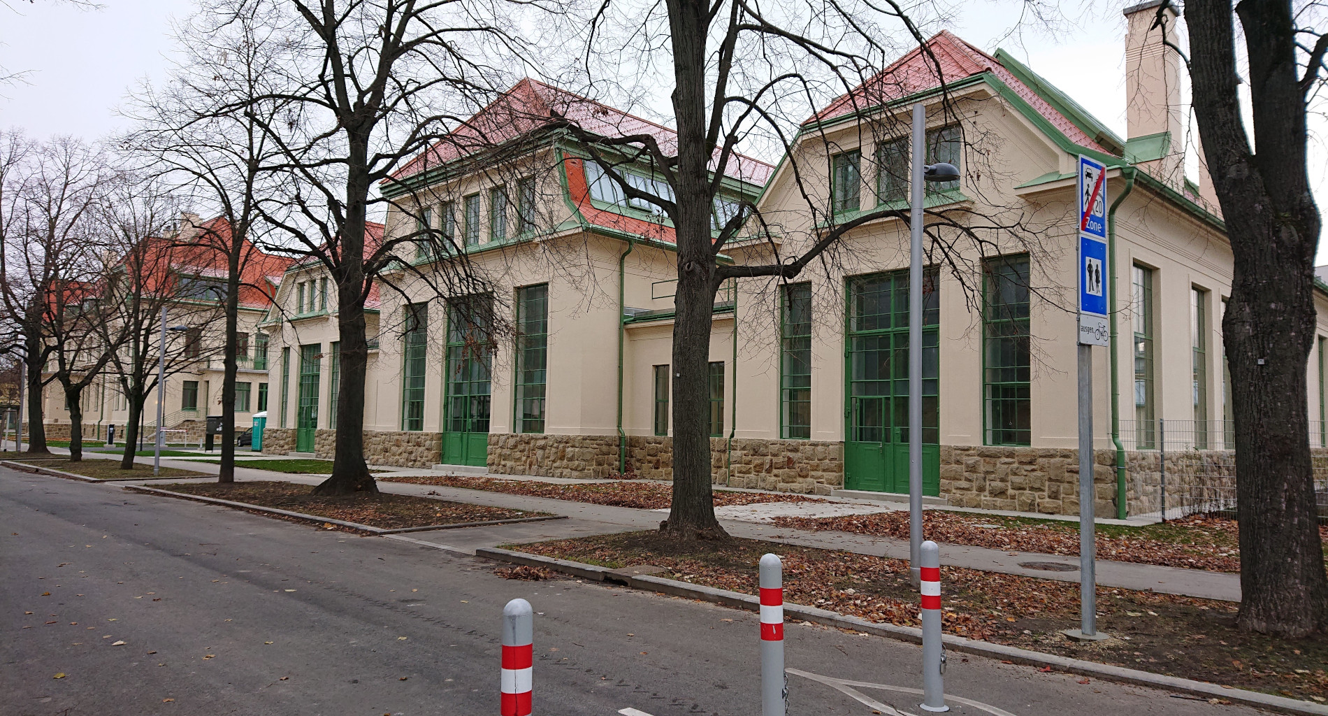 Saniertes Ensemble mit Werkstättenhaus und Verwaltungsgebäude. Sofortbezug